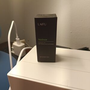 Vetiver Essential Oil - Black Packaging